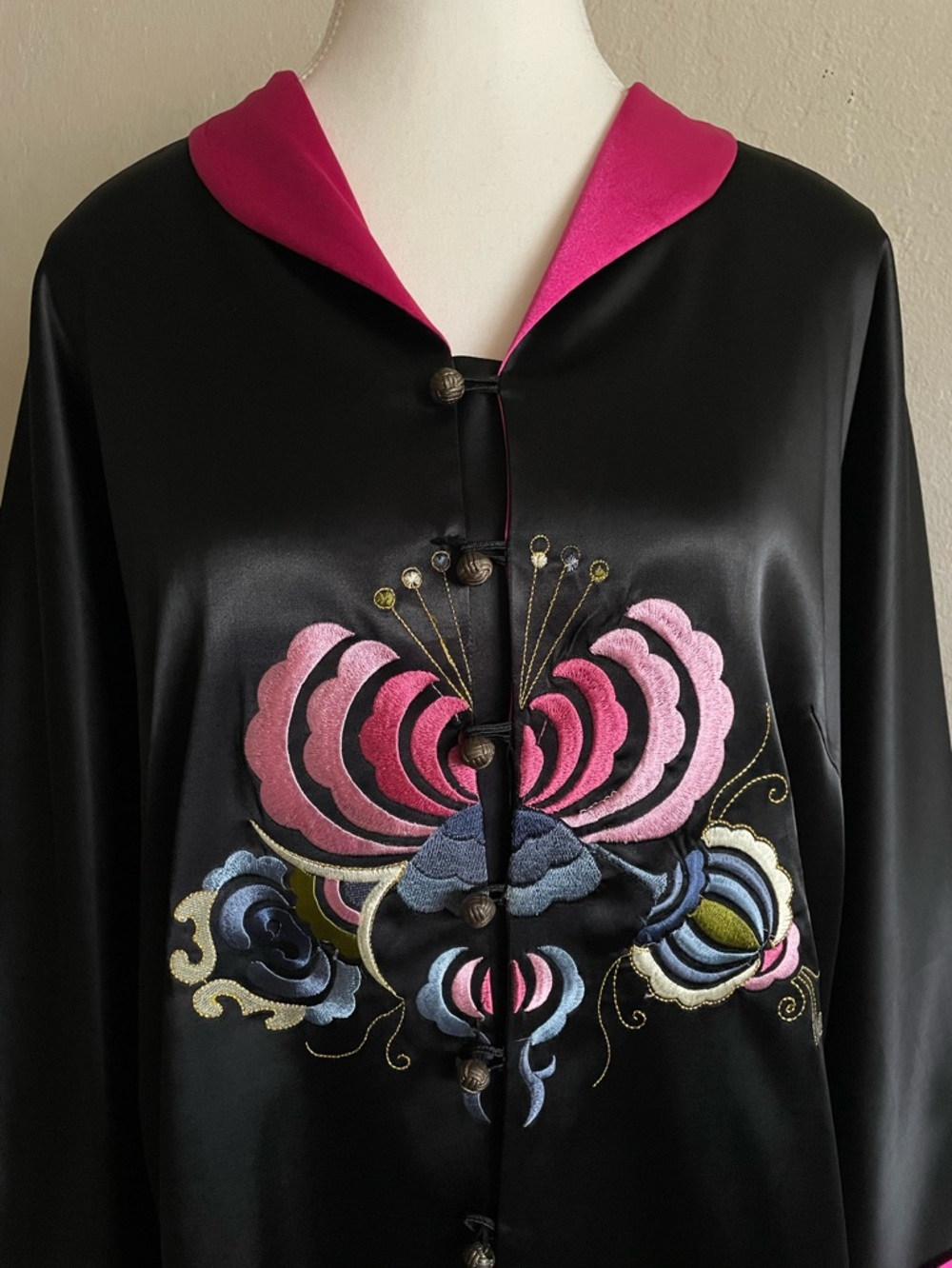 Asian embroidered jacket - Picture 6 of 15